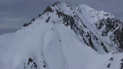 Aerial 4K Drone Time-lapse of Majestic Snow Mountain Peaks and Epic Clouds Stockbeeldmateriaal 336857506