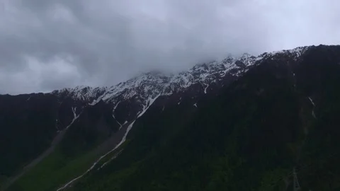 Aerial 4K Drone Time-lapse of Majestic Snow Mountain Peaks and Epic Clouds 库存影片 336857738
