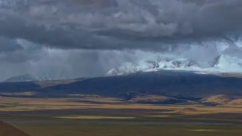 Aerial 4K Drone Time-lapse Dramatic Clouds Over Majestic Plateau Lake 库存影片 336864459