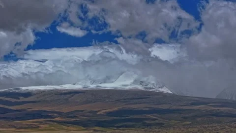Aerial 4K Drone Time-lapse Dramatic Clouds Over Majestic Plateau Lake Vidéo 336864471