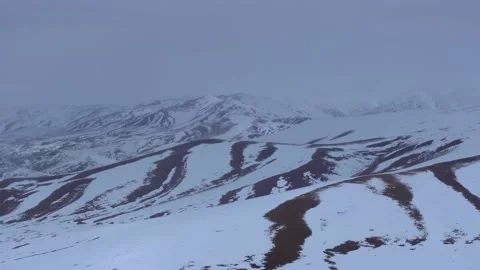 Aerial 4K Drone Time-lapse of Majestic Snow Mountain Peaks and Epic Clouds 库存影片 336919407