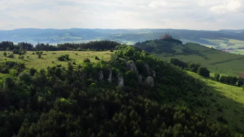 Aerial 4K Drone View of Spiš Castle UNESCO Site and High Tatras Mountains 스톡 동영상 336221341