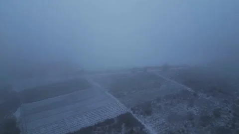 Aerial 4K forward flight over foggy winter fields and farm plots 스톡 동영상 323162183