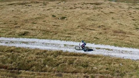 Aerial 4K - Mtb excursion in the high mountains Stock-Footage 139211024