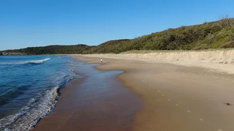 Aerial 4K Runner on Beach Stockbeeldmateriaal 109193964