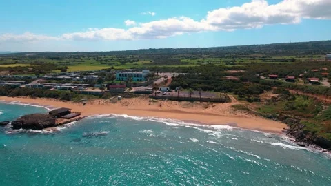 Aerial 4k Sandy Beach with crystal clear water in North Cyprus Vídeos de archivo 172172216