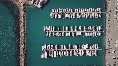 Aerial 4k Top Down View Marina Yachts And Sailboats Vídeo Stock 81812496