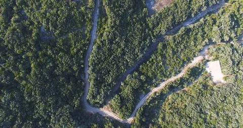 AERIAL 4K Top-down view of a network of small dirt paths with car parking spots Video stock 119491509