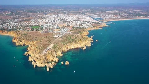 Aerial 4K video to Ponta da Piedade near Lagos in Algarve, Portugal 動画素材 320589101