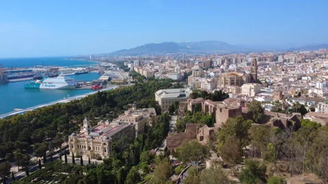 Aerial 4K View of Castillo de Gibralfaro with Málaga City Skyline Behind 스톡 동영상 317932804