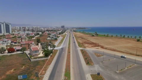 Aerial 4k view of Long Beach in Famagusta, North Cyprus Vídeos de archivo 172415458