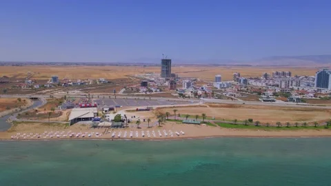 Aerial 4k view of Long Beach in Famagusta, North Cyprus Vídeos de archivo 172415475