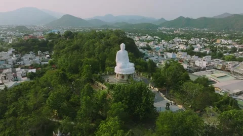 Aerial 4K view of Long Son Pagoda White Buddha statue at sunset, Nha Trang Видео 332500304
