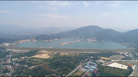 Aerial 4k view of Mengkuang Dam Lake, Penang. Видео 86284804