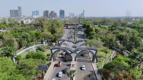 Aerial 4k view of Noida Entry Gate, Welcome to Noida, in Noida, Uttar Pradesh Video stock 331031563