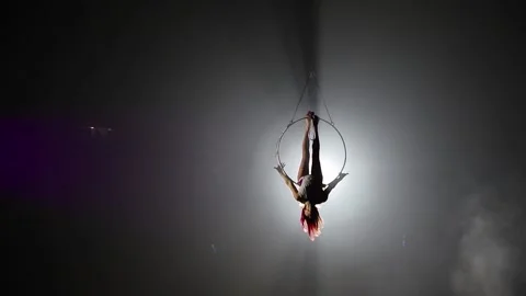 Aerial acrobat on the stage of the circus. Stock Footage 147180121