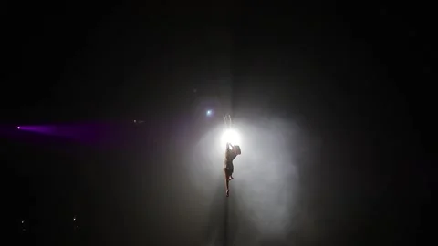 Aerial acrobat on the stage of the circus. Stock Footage 147180124
