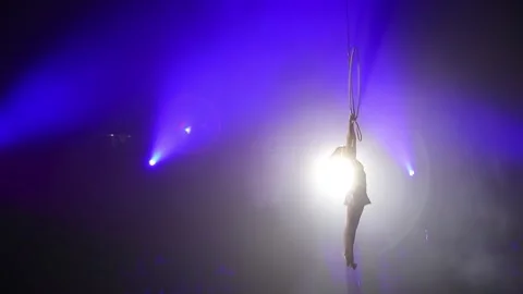 Aerial acrobat on the stage of the circus. Stock Footage 147180126