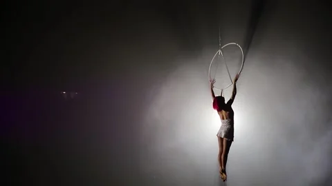 Aerial acrobat on the stage of the circus. Stock Footage 147180128