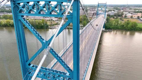 Aerial of Anthony Wayne Bridge at Sunset with Tilt Shot 스톡 동영상 292125793
