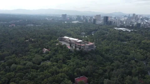 An aerial approach over the Castle of Chapultepec 스톡 동영상 164637906