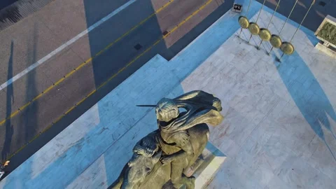 Aerial ascend top down Alexander the Great statue shadows Thessaloniki 4k Stock-Footage 333839610