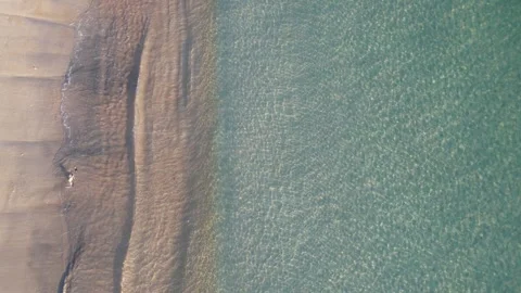 Aerial ascending top down view footage by drone of clean seawater in the sh.. Video stock 308713810