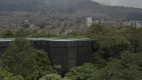 Aerial ascends and tilts down over the arboretum of Medellin's Jardin Botanico Stock-Footage 105658804
