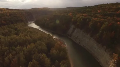 Aerial of beautiful Letchworth State Park during autumn Vidéo 63741653