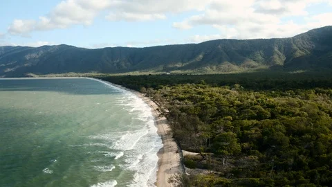 Aerial, beautiful panoramic view on Wangetti beach in Cairns in Queensland, A Vídeo Stock 105944204