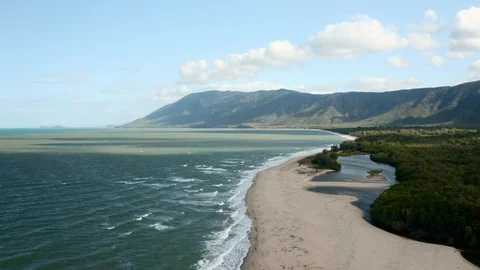 Aerial, beautiful panoramic view on Wangetti beach in Cairns in Queensland, A Vídeos de archivo 105944229