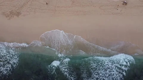 Aerial: Beautiful View Of Waves Rolling One By One From Above 스톡 동영상 147418667