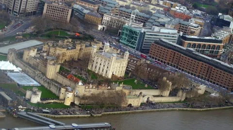Aerial bird eye view of the Tower of London 動画素材 58849202