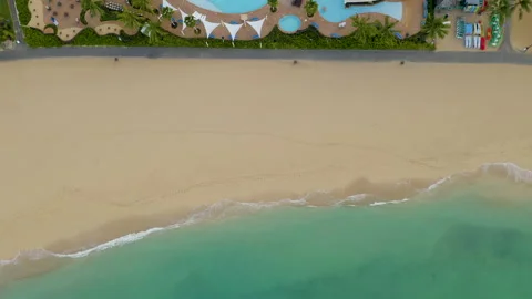 Aerial Birds-eye-view of empty Waikiki Beach during Pandemic Видео 136632055