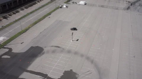 Aerial of Black Car Driving Around Test Track wet Vidéo 57221053