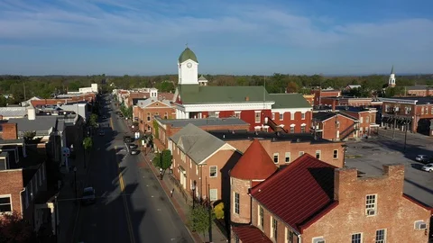Aerial camera flying towards the courthouse in Charles Town, WV in early morning Stock Footage 129622728