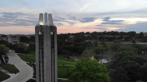 Aerial of a Campus and Monument Tower at Pink Dusk Vídeos de archivo 337653052