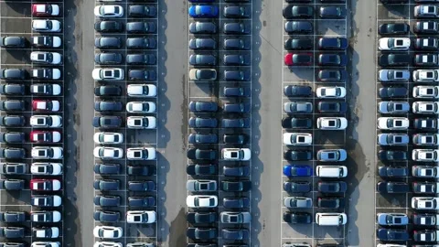 Aerial capture of an extensive vehicle storage area. Vídeo Stock 340134603