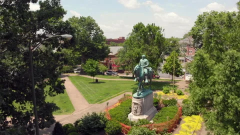 Aerial Charlottesville Robert E Lee Statue 動画素材 138481485