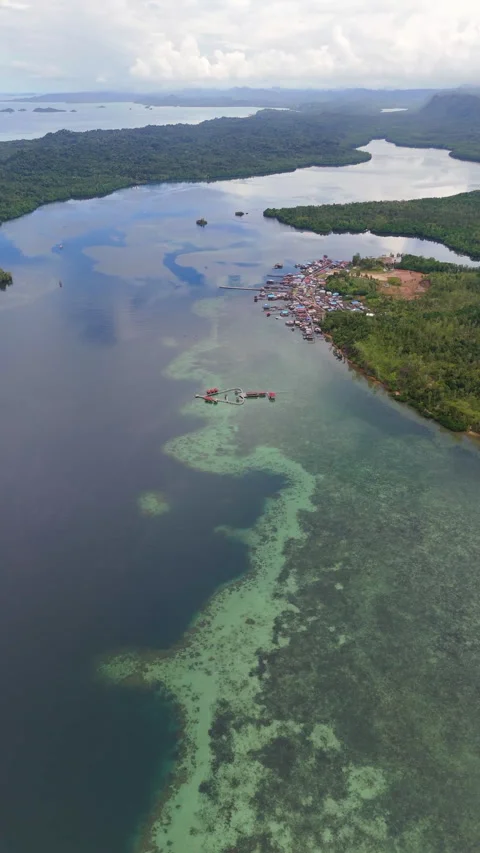 Aerial Cinematic Flight Over Unique Heart Shaped Eco Resort Raja Ampat 動画素材 336505031