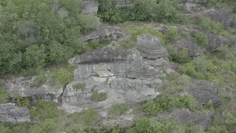 Aerial circles high above the Puerta de Orion rock formation in Colombia Video stock 109180304