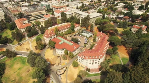 Aerial of cityscape in Berkeley 스톡 동영상 61772949