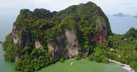 Aerial Cliff Approach Video stock 80155010