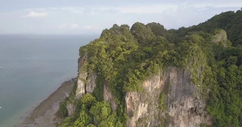 Aerial Cliffs Descend Railay 스톡 동영상 80354592