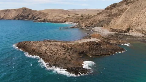 Aerial clips of Second Valley on the stunning Fleurieu Peninsula 動画素材 104582958