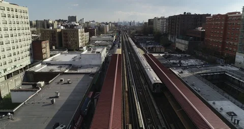 Aerial Close Up of The Bronx Subway Train, New York City 스톡 동영상 89246691