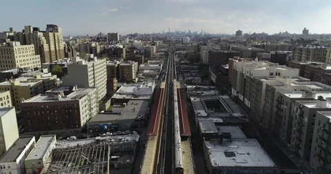 Aerial Close Up of The Bronx Subway Train, New York City 库存影片 89246710