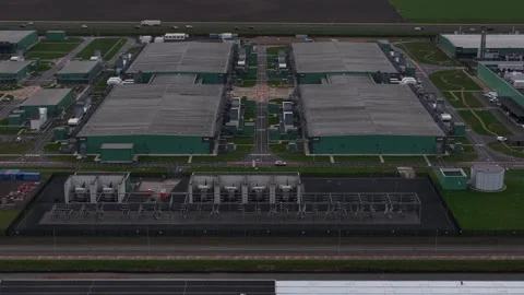 Aerial Close-Up of Data Center Computing Infrastructure Middenmeer 스톡 동영상 329085656