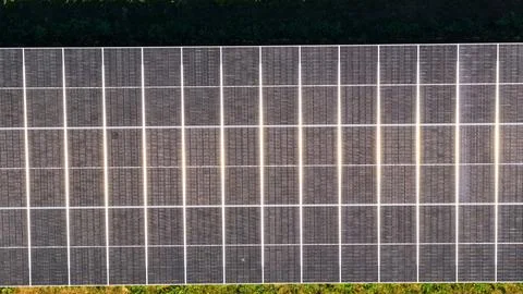 Aerial Close-Up of Solar Panel Grid Structure 스톡 사진