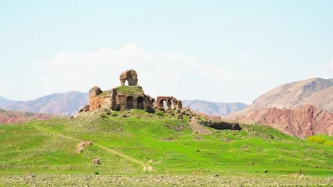 Aerial close up top down view round georgian orthodox Bana cathedral ruins in Vidéo 193963495